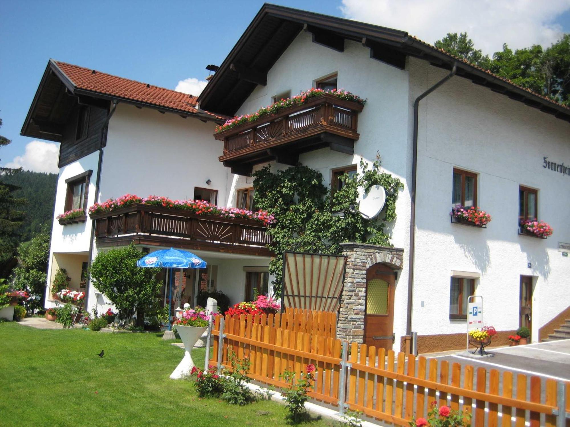 Gaestehaus Sonnenheim Thaur Exteriör bild